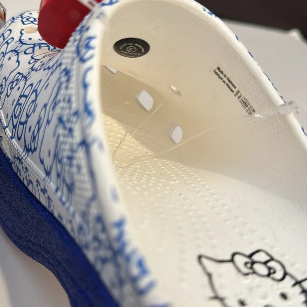 NWT Crocs Siren Clog x Hello Kitty 50th Anniversary size 5 Men / 7 Women - Picture 9 of 9